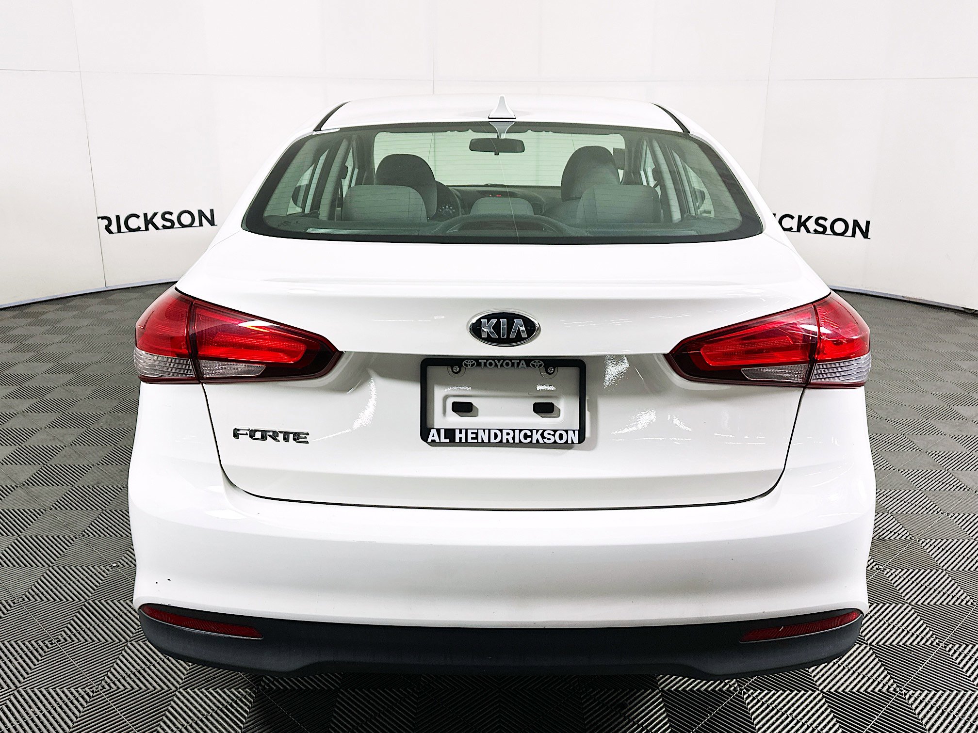 Used 2017 Kia Forte LX image 4