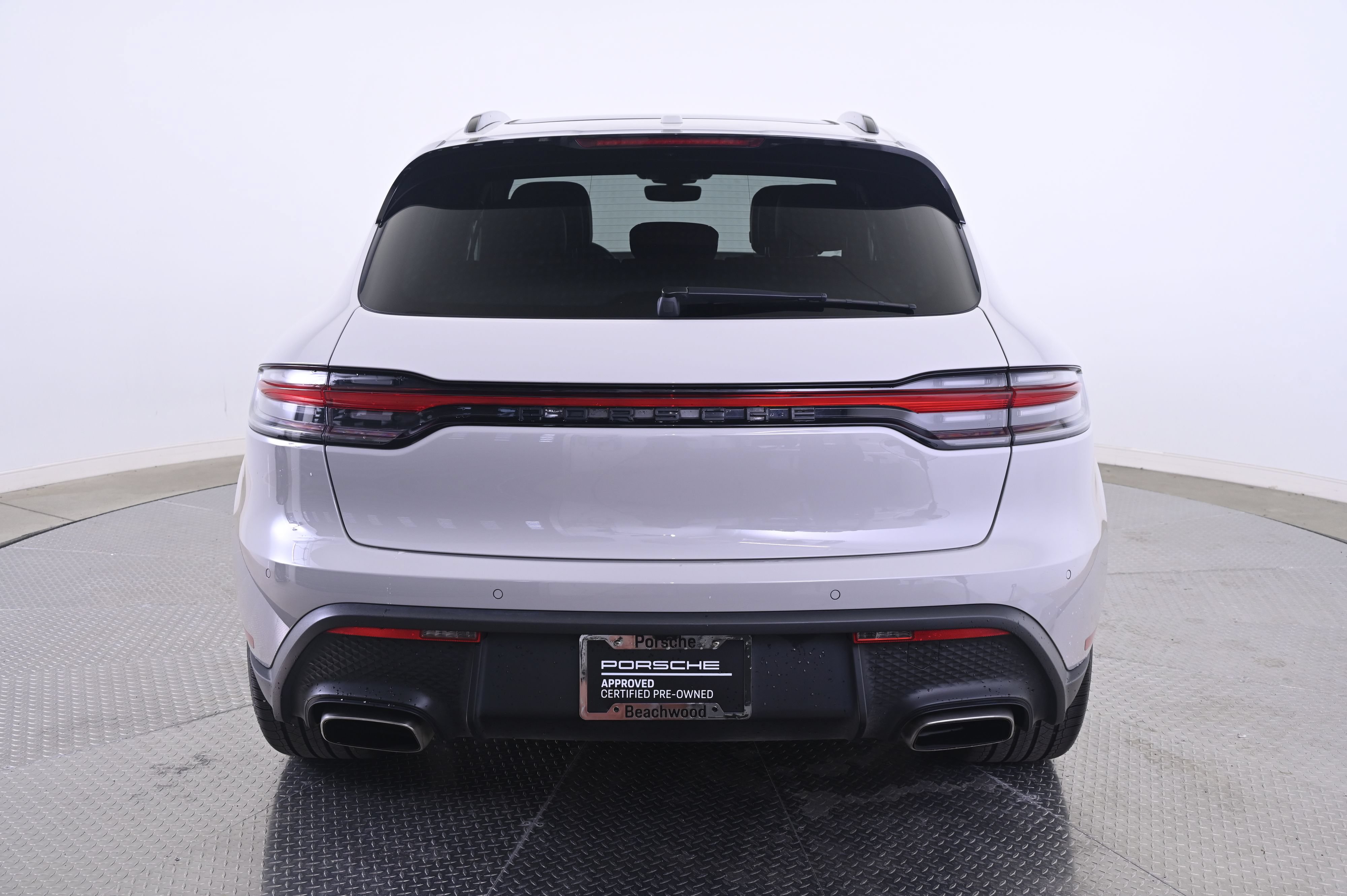 Certified 2023 Porsche Macan AWD/4WD image 6