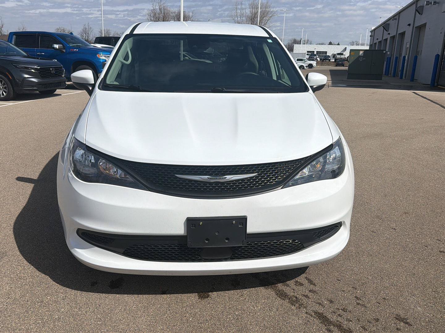 Used 2023 Chrysler Voyager LX FWD image 8