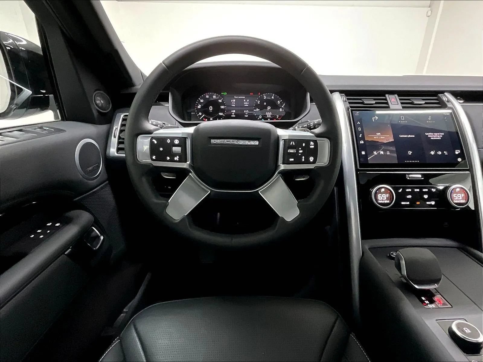 Used 2025 Land Rover Discovery S AWD/4WD image 20