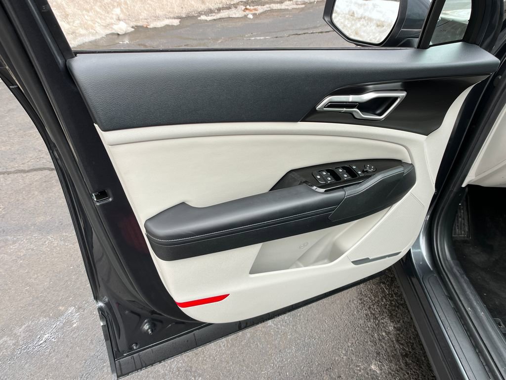 Used 2023 Kia Sportage EX image 11