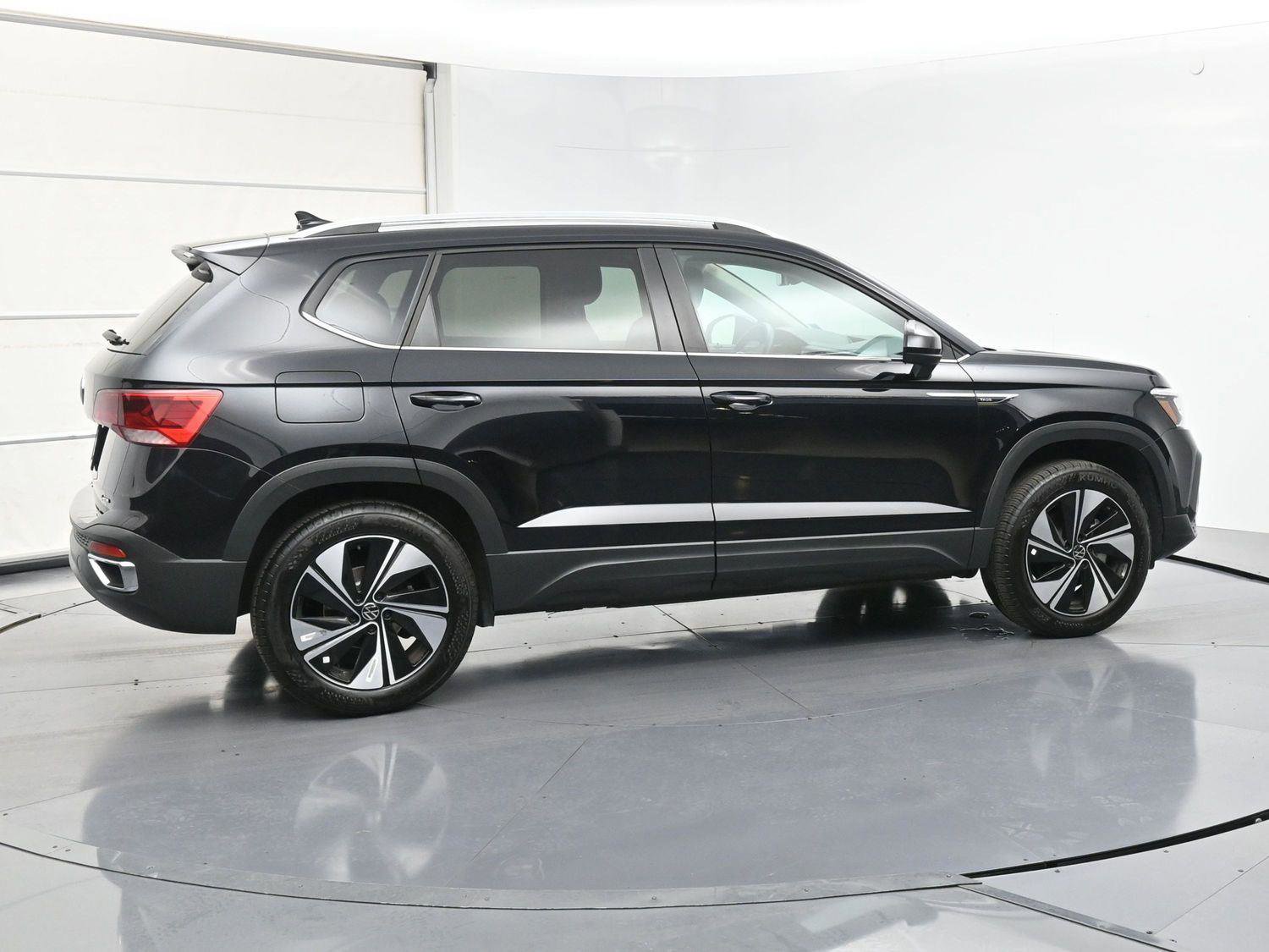 Used 2024 Volkswagen Taos SE image 27