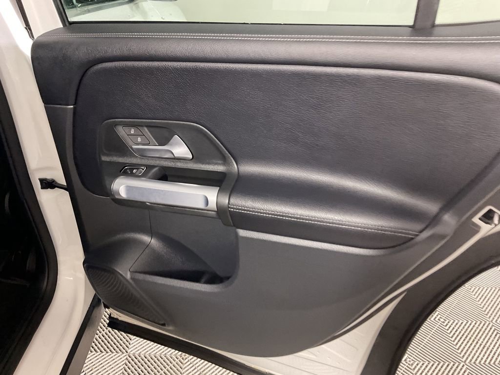 Used 2022 Mercedes-Benz GLB 250 4MATIC image 22