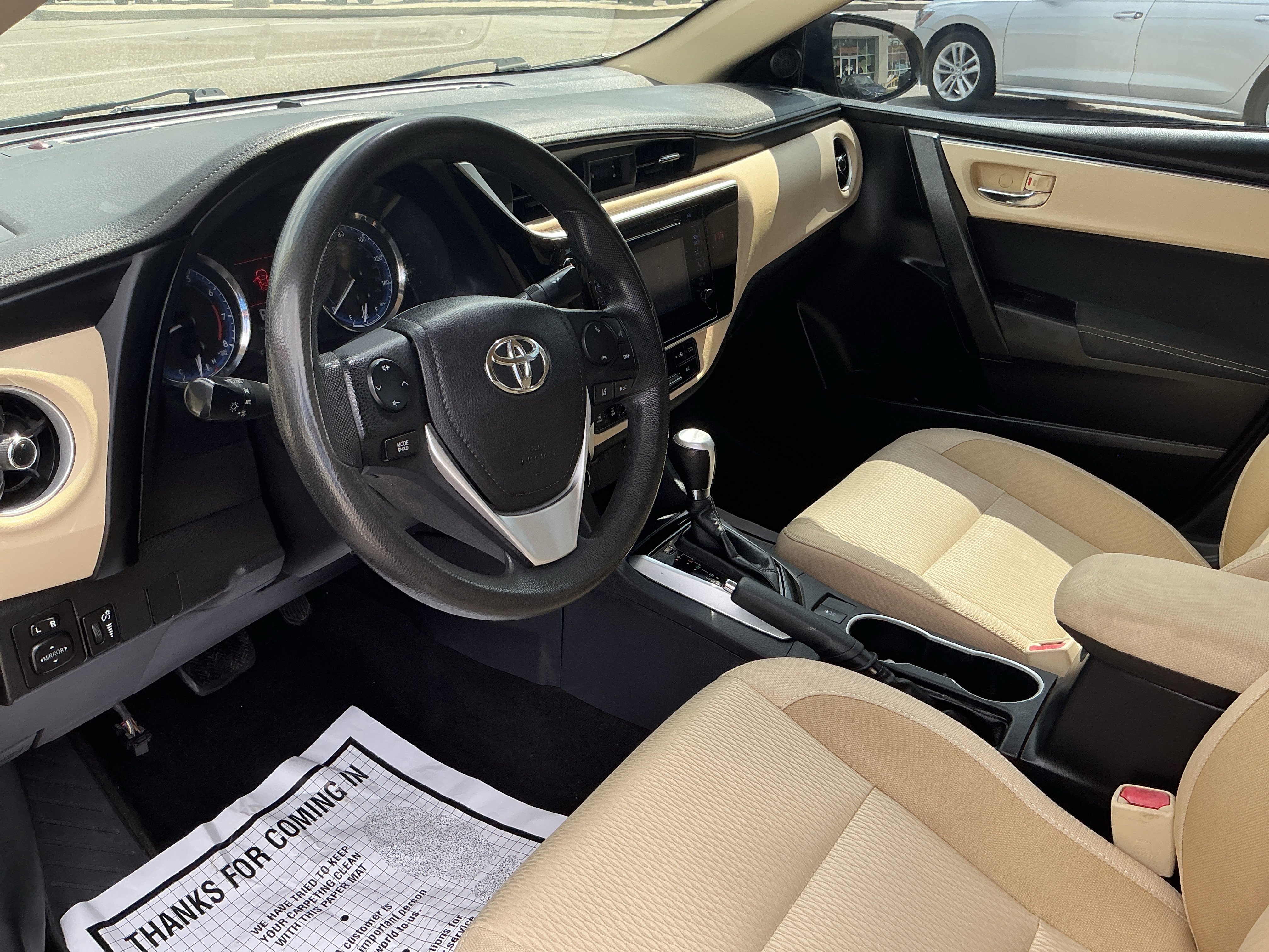 Used 2018 Toyota Corolla LE FWD image 18