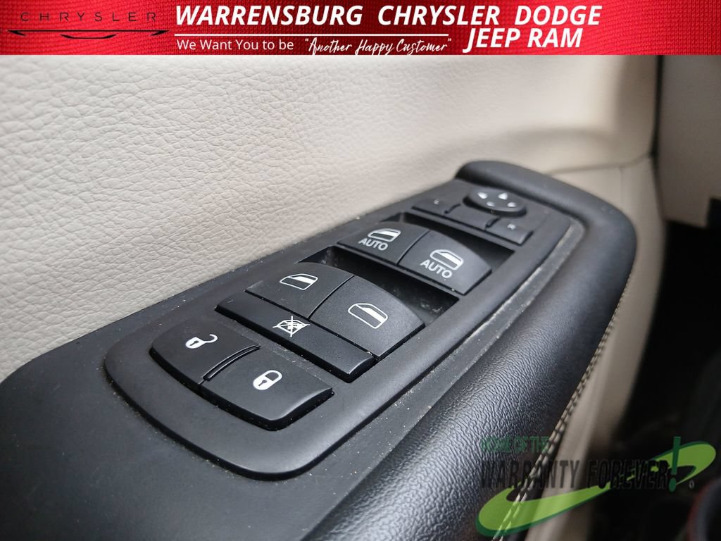 Used 2024 Chrysler Pacifica Touring-L FWD image 31