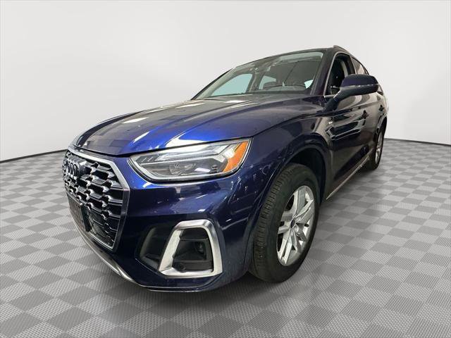 Used 2022 Audi Q5 2.0T Premium w/ Convenience Package AWD/4WD image 4