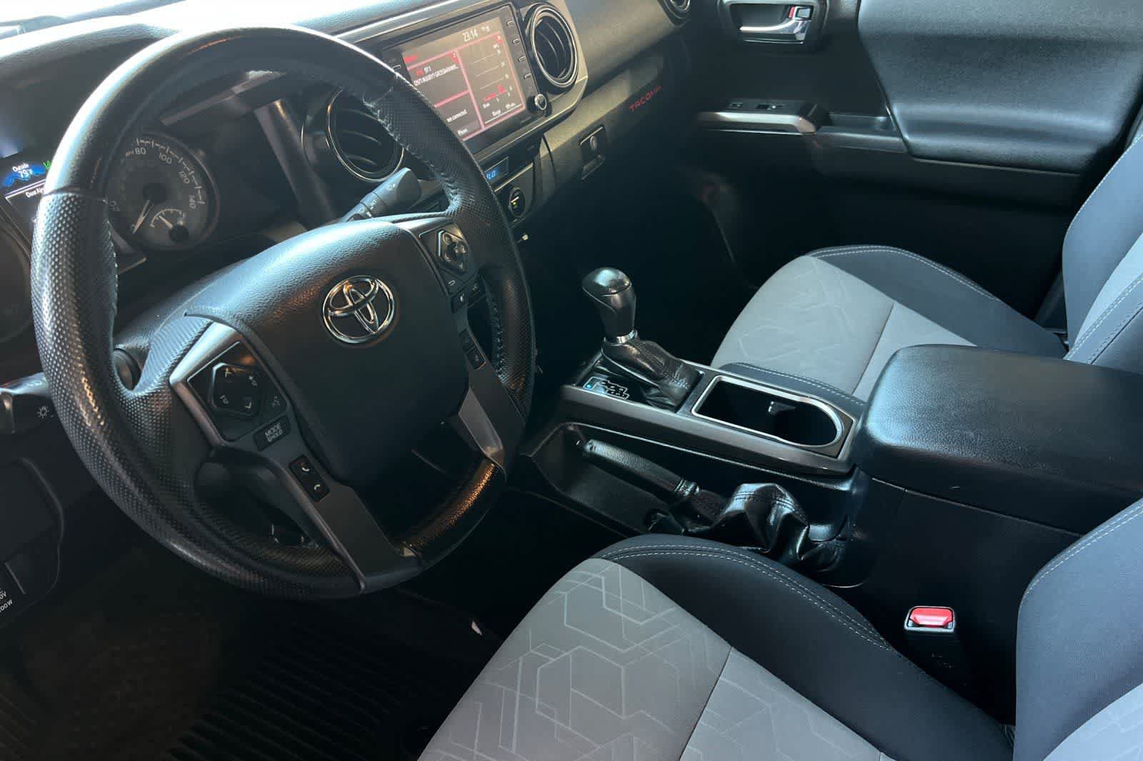 Used 2022 Toyota Tacoma TRD Off-Road w/ Technology Package AWD/4WD image 12