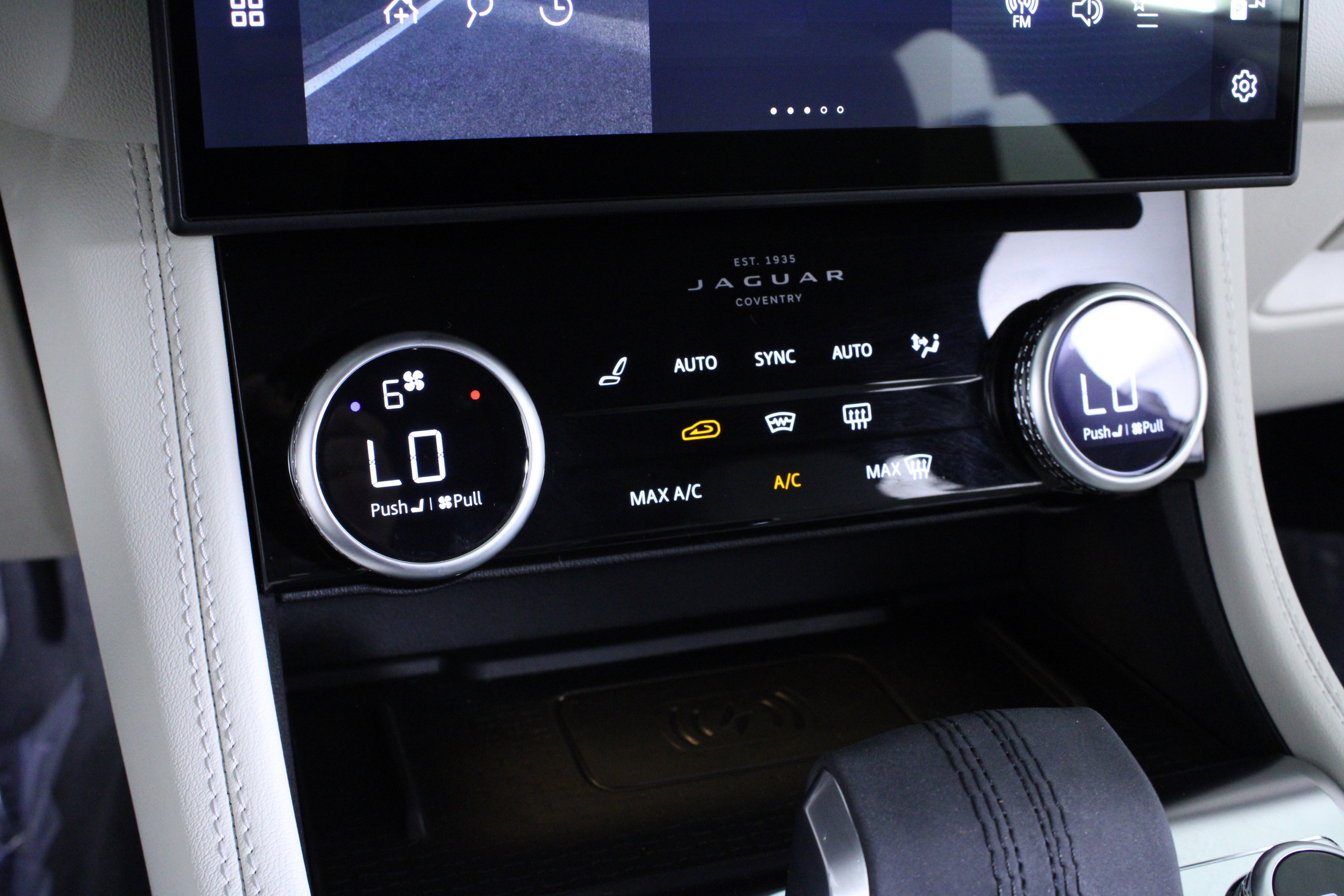 Used 2025 Jaguar F-PACE R-Dynamic S image 29