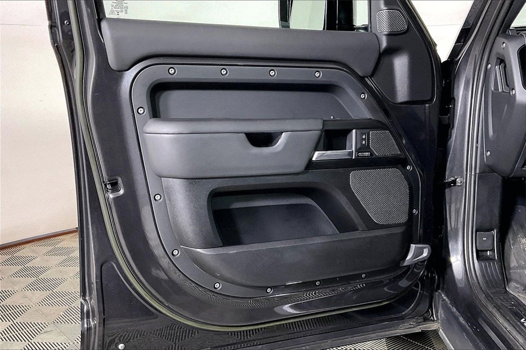 Used 2023 Land Rover Defender 110 V8 image 22