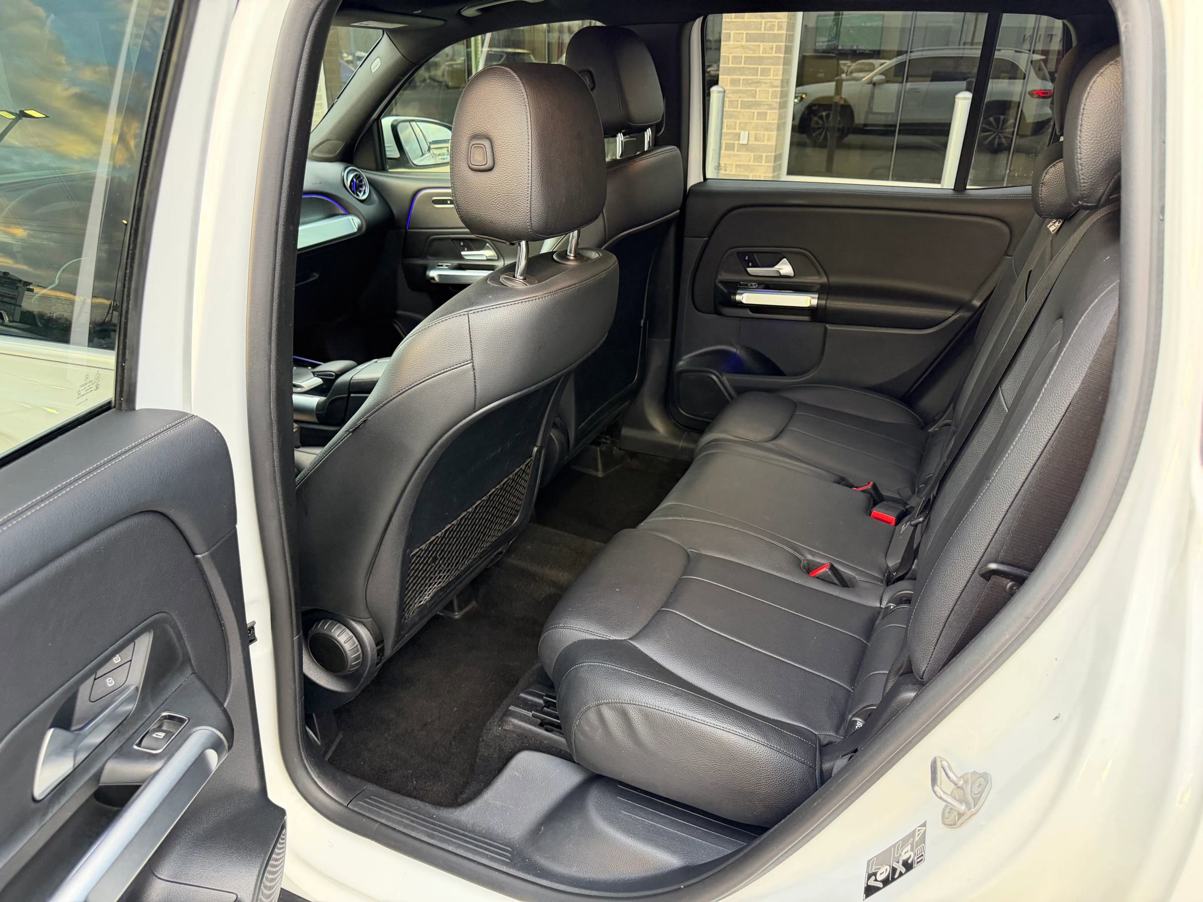 Used 2022 Mercedes-Benz GLB 250 4MATIC image 11