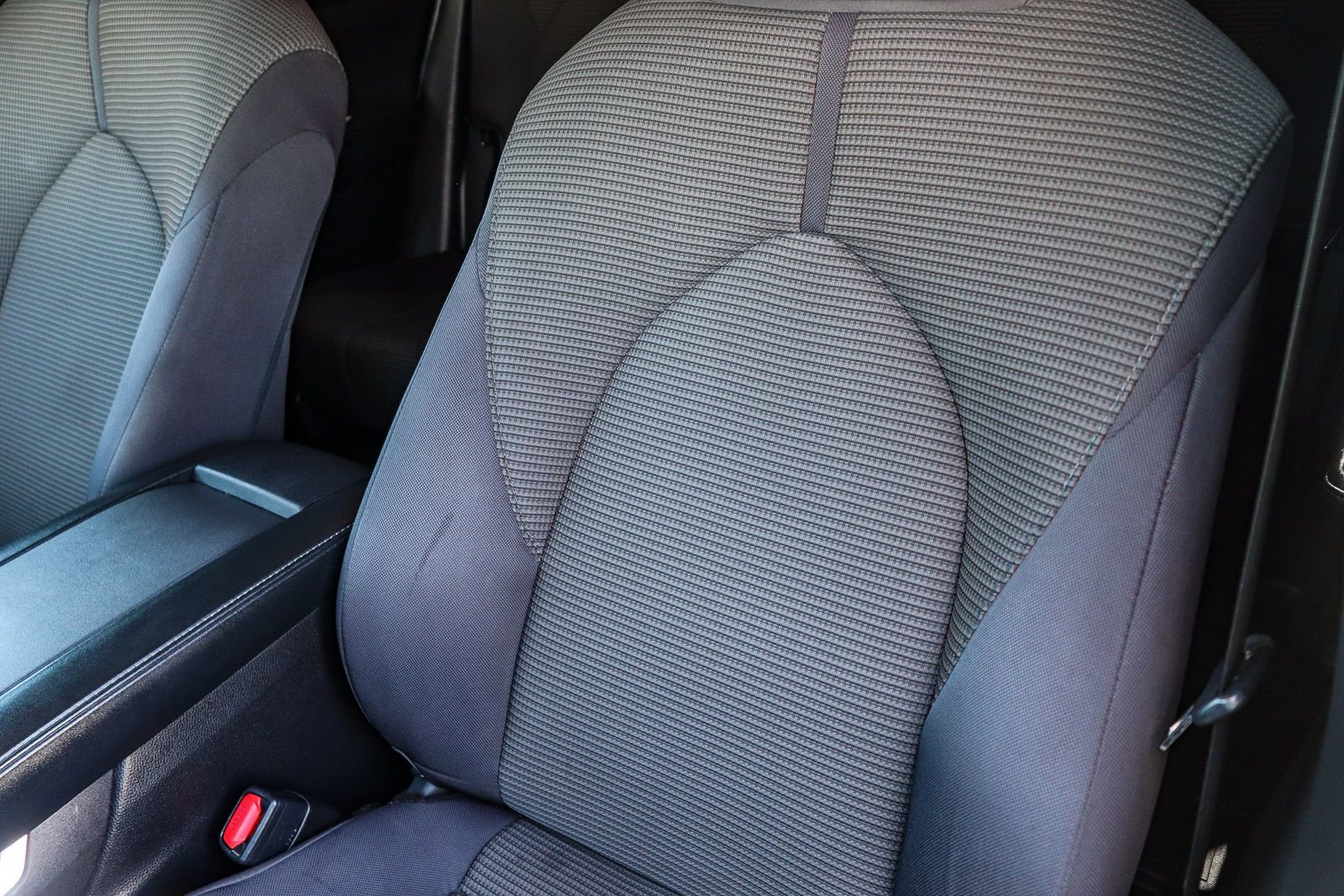 Used 2023 Toyota Highlander LE FWD image 31