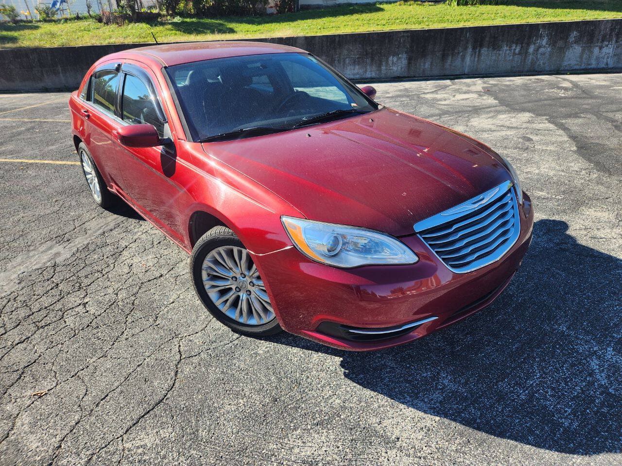 Used 2013 Chrysler 200 Touring FWD image 2