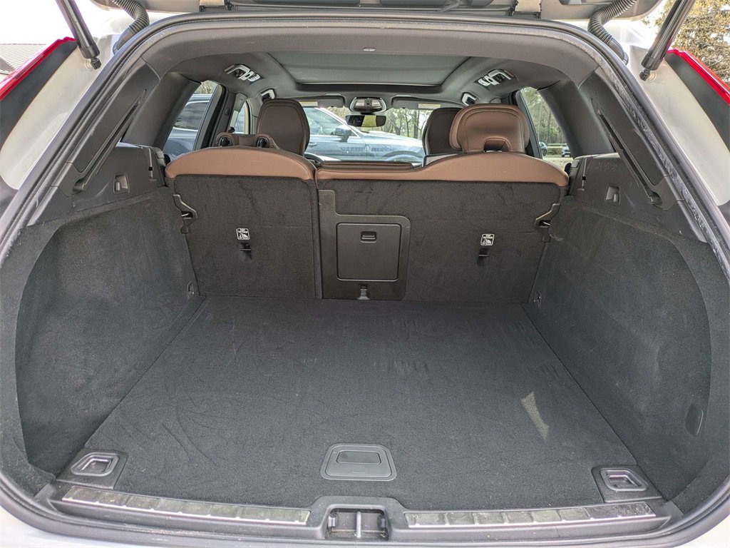 Used 2023 Volvo XC60 B5 Plus image 13