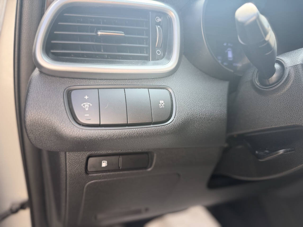 Used 2020 Kia Sorento L FWD image 12