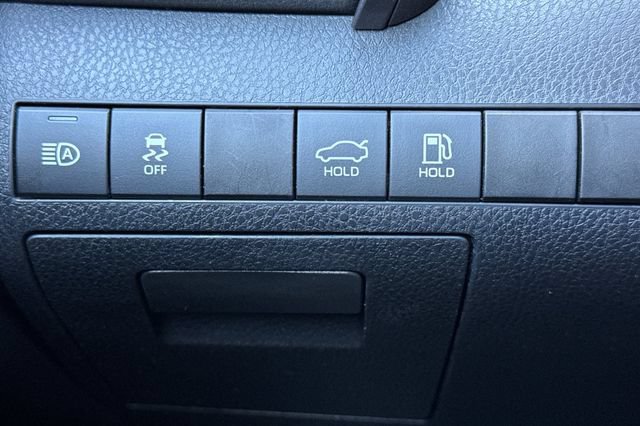 Used 2019 Toyota Camry LE FWD image 40