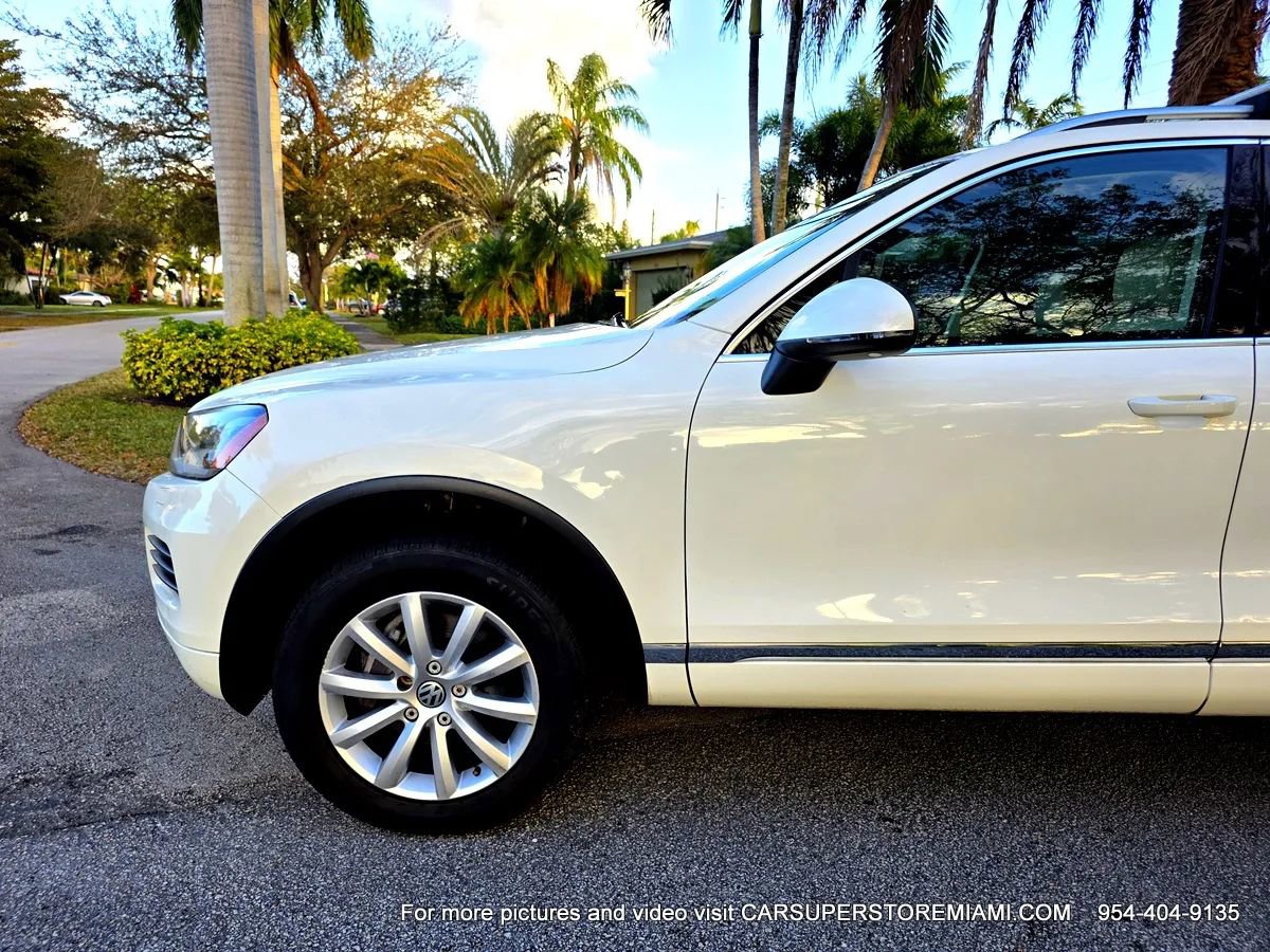 Used 2011 Volkswagen Touareg Sport image 8