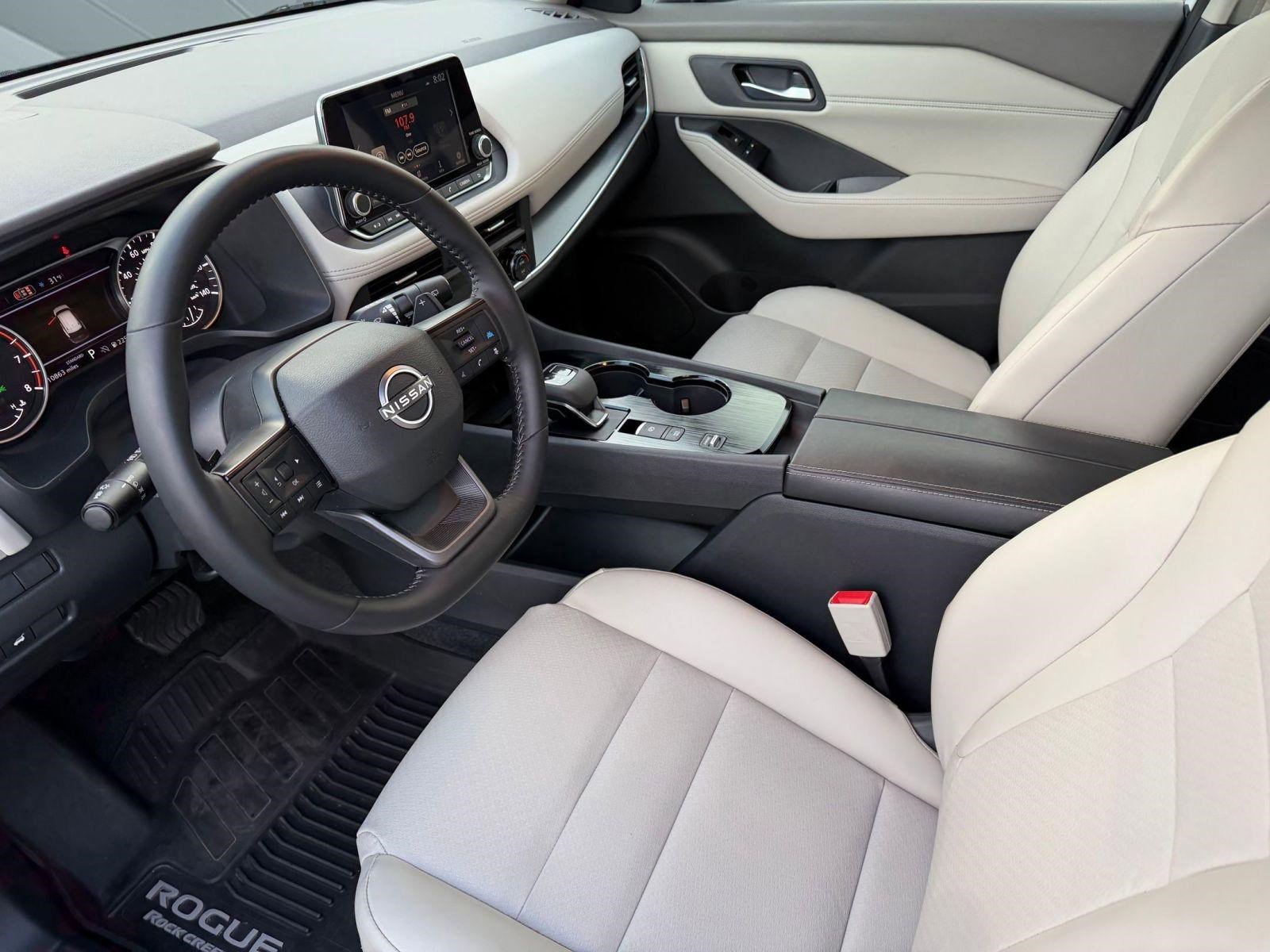 Used 2026 Nissan Rogue SV w/ SV Premium Package image 4