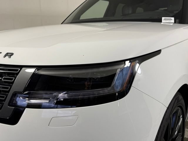 Used 2025 Land Rover Range Rover SE AWD/4WD image 8