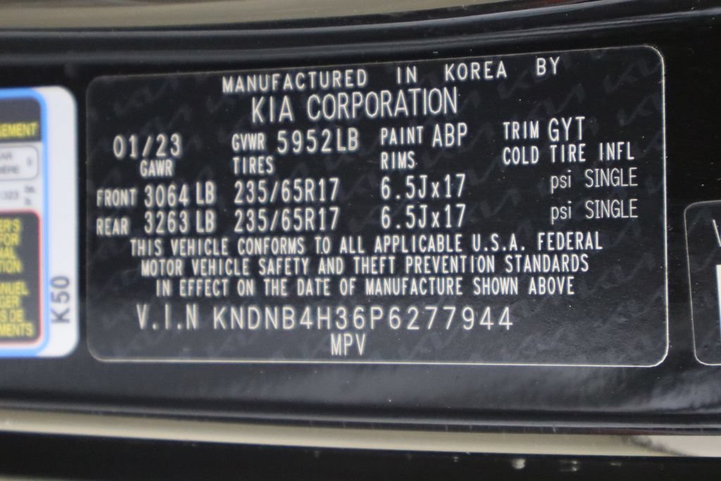 Used 2023 Kia Carnival LX FWD image 39