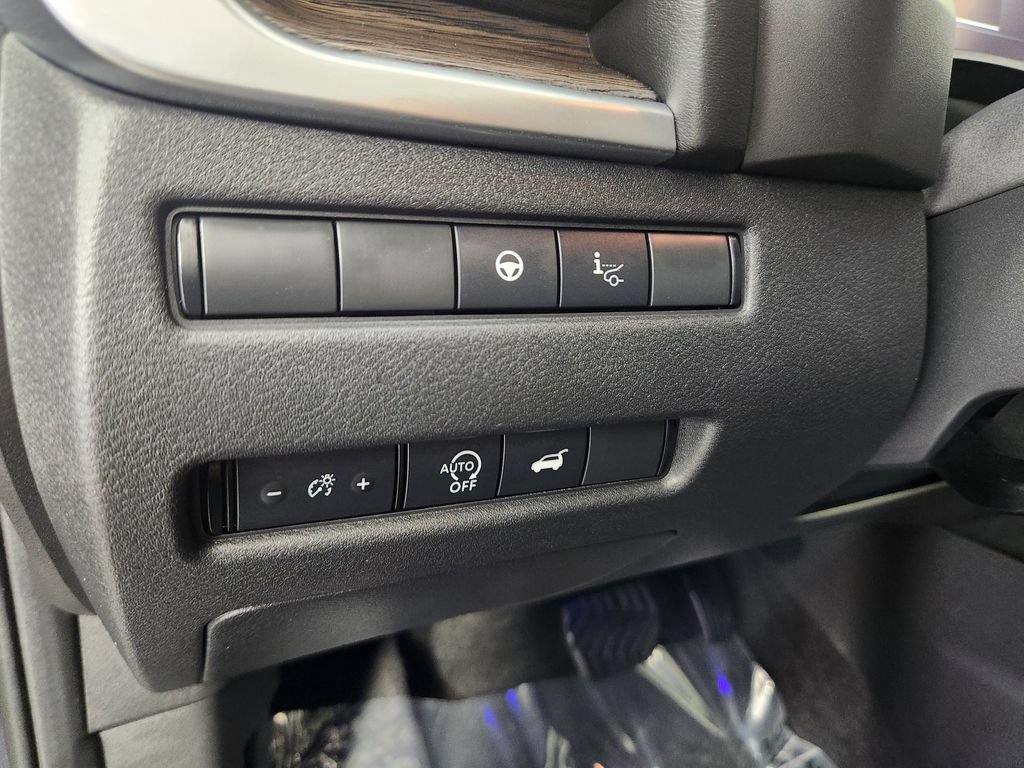 Certified 2025 Nissan Rogue Platinum w/ Tech Package AWD/4WD image 23