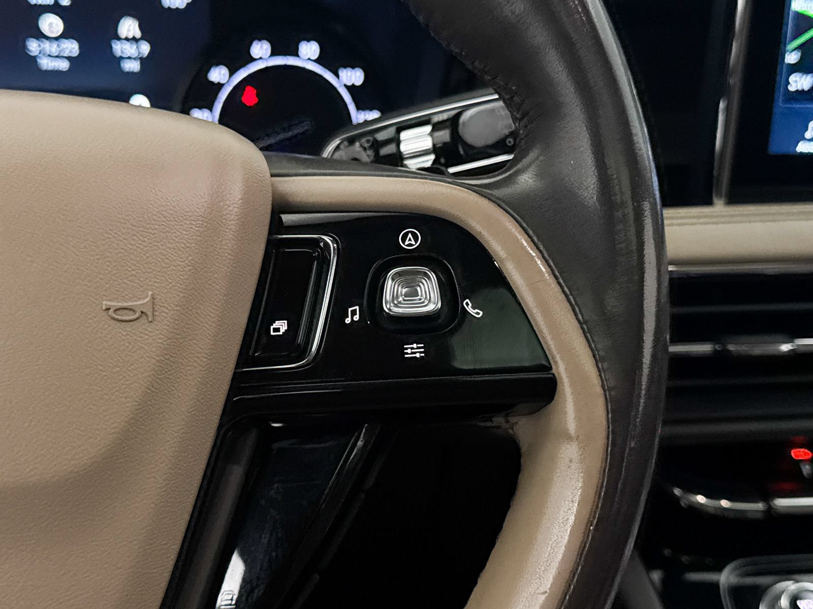 Used 2020 Lincoln Corsair Reserve FWD image 36