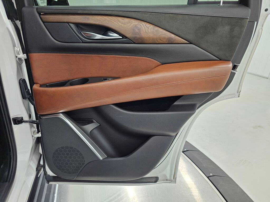 Used 2019 Cadillac Escalade Luxury AWD/4WD image 36
