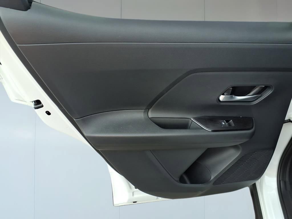 New 2026 Nissan Kicks SR FWD image 24