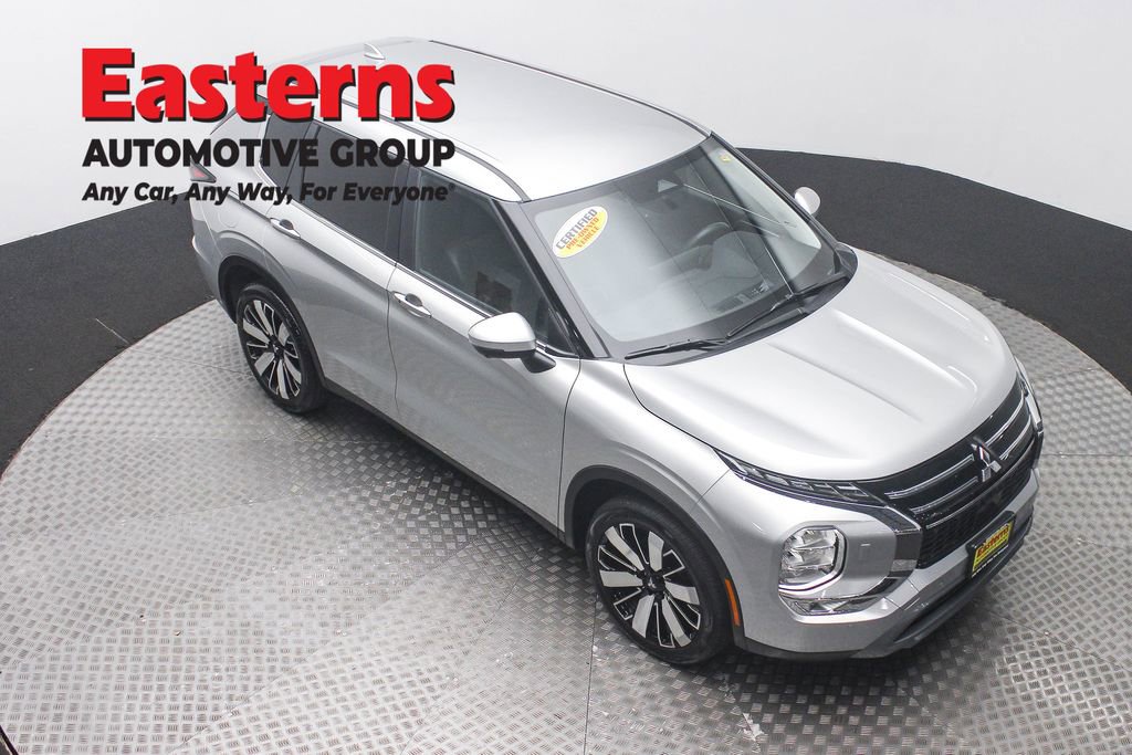 Used 2025 Mitsubishi Outlander SE AWD/4WD image 3