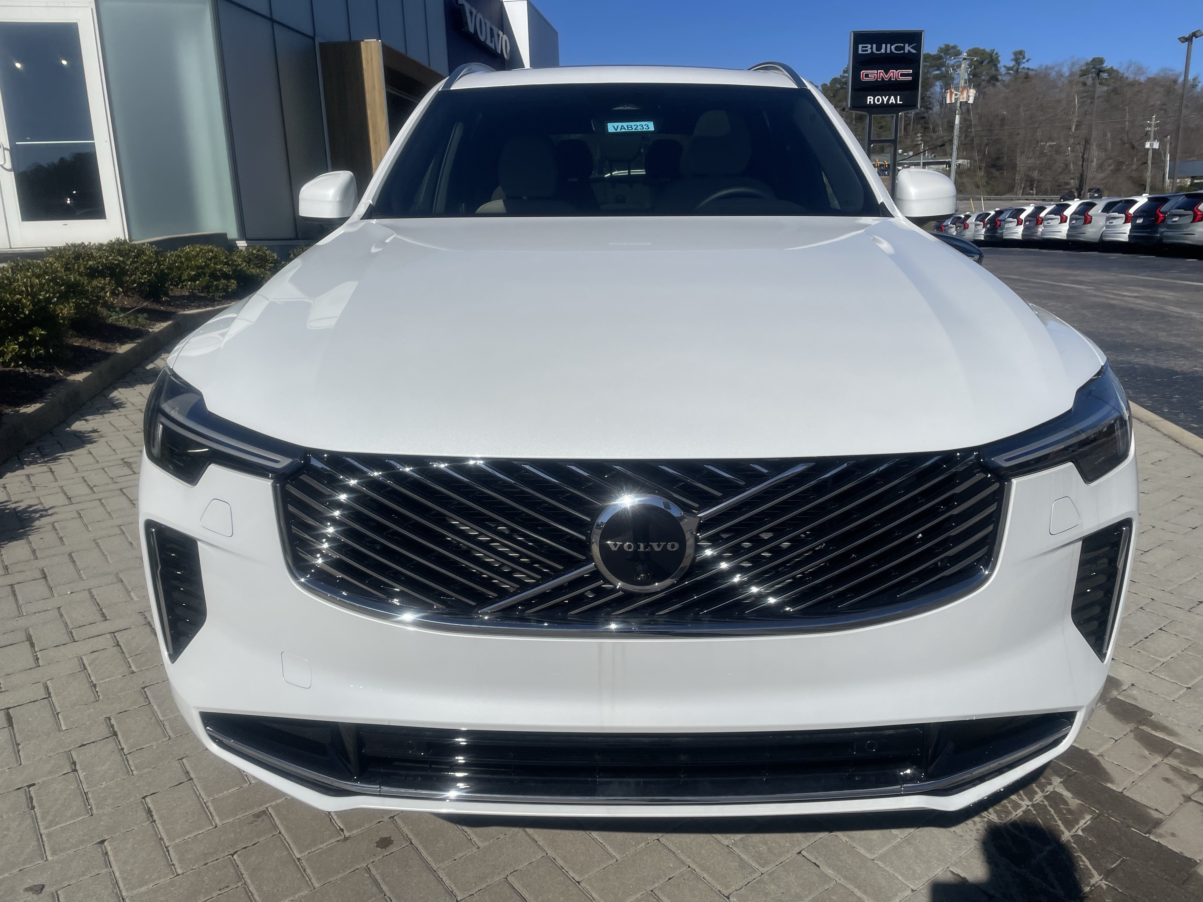 New 2026 Volvo XC90 T8 Plus w/ Protection Package Premier AWD/4WD image 2