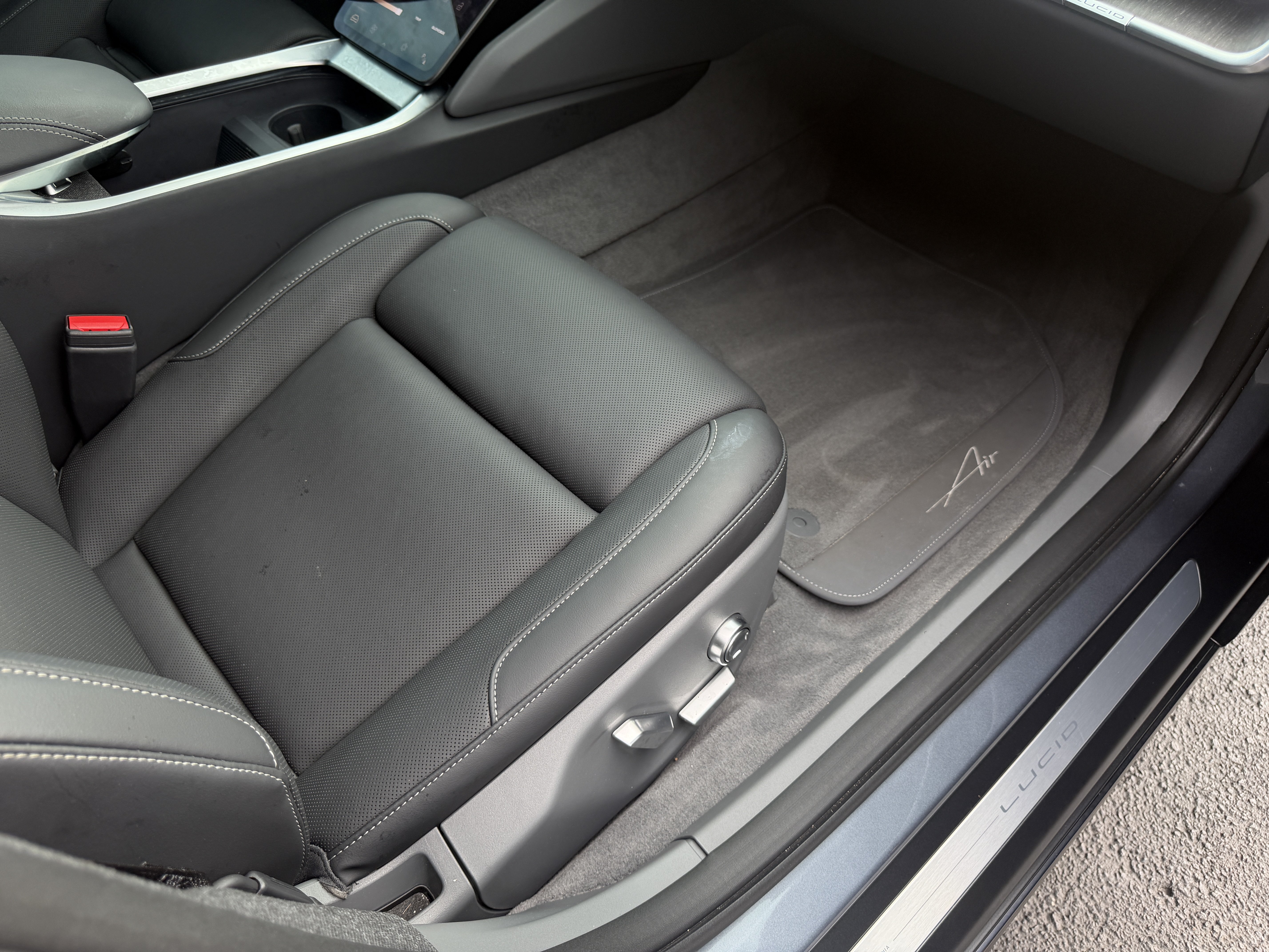 Used 2025 Lucid Air Pure RWD image 19