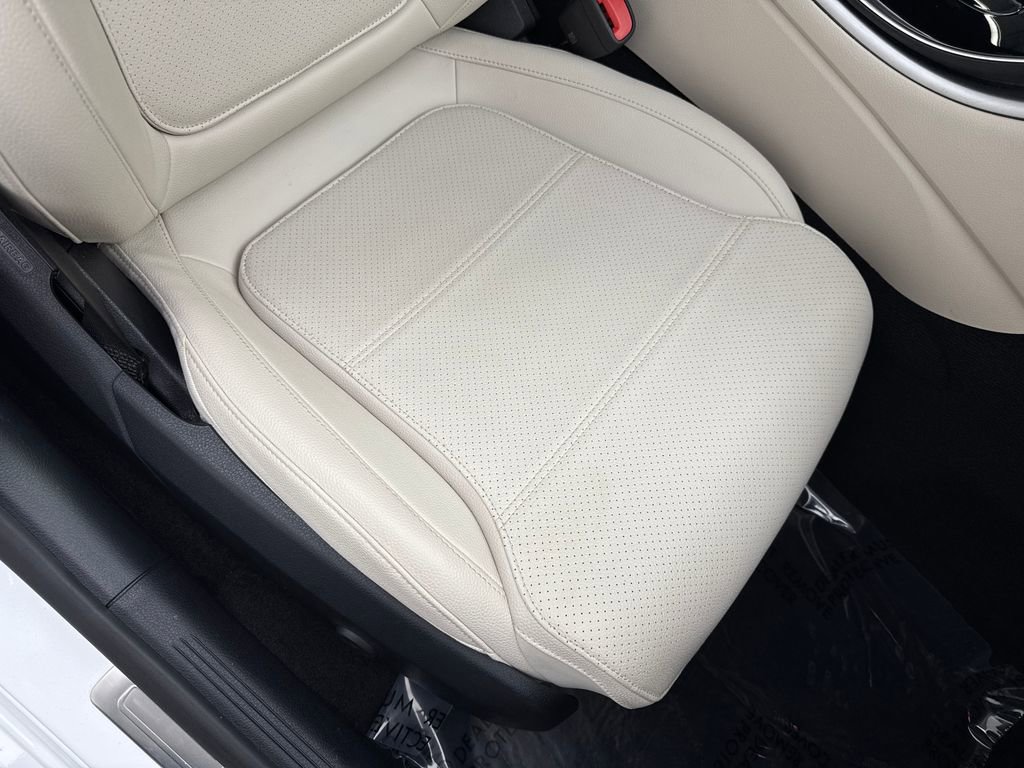 Used 2025 Mercedes-Benz C 300 Sedan image 44