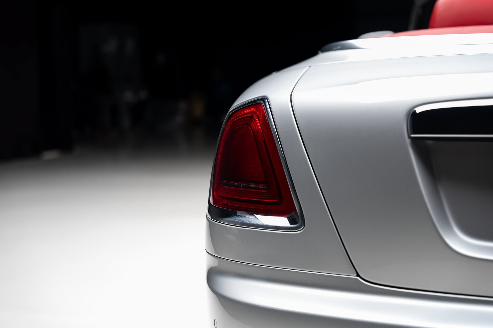 Used 2017 Rolls-Royce Dawn RWD image 31