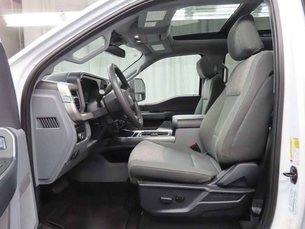 Used 2023 Ford F250 XLT w/ Black Appearance Package image 9