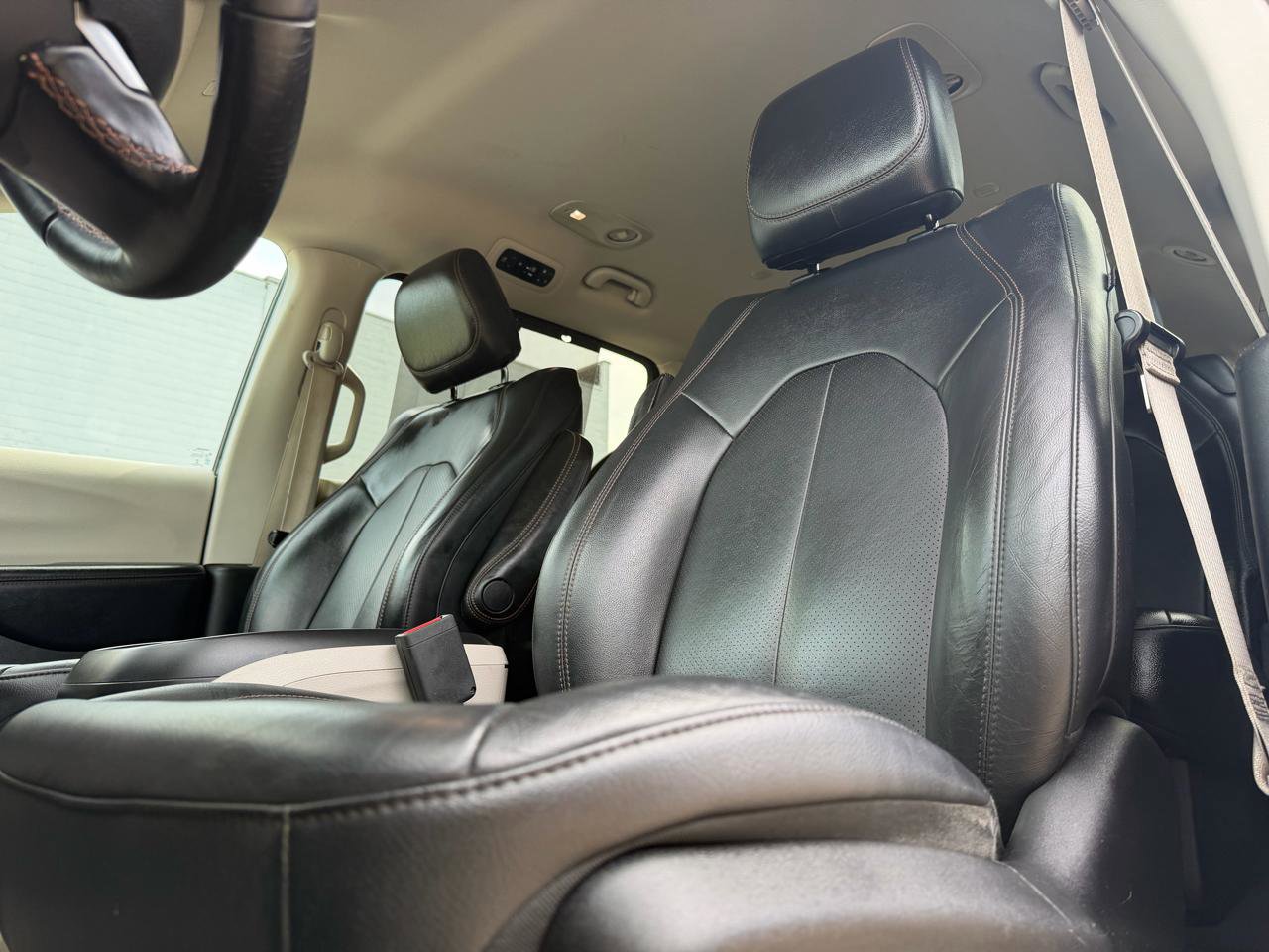 Used 2018 Chrysler Pacifica Touring-L FWD image 12
