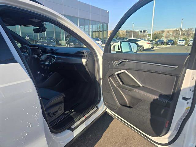 Used 2025 Audi Q3 2.0T Premium image 12