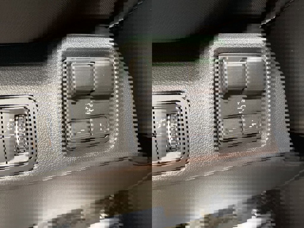 New 2025 Chevrolet Silverado EV LT image 28