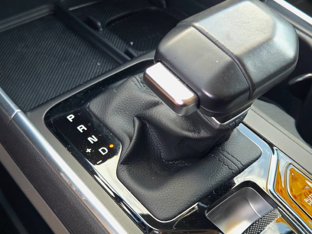 Used 2025 Kia Carnival EX FWD image 37