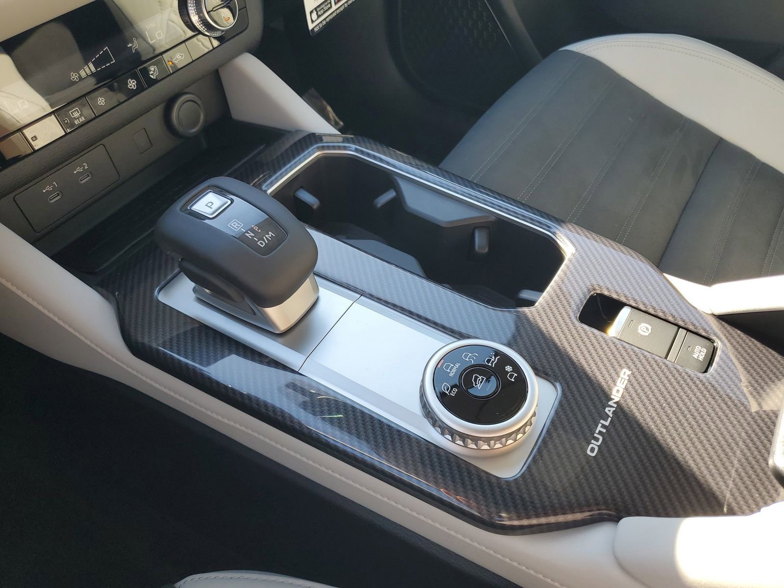 New 2025 Mitsubishi Outlander SE image 19