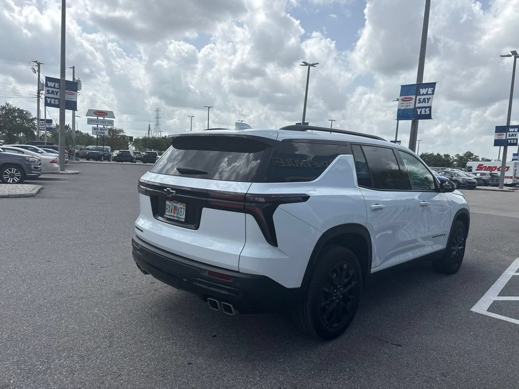 Used 2025 Chevrolet Traverse LT w/ Midnight/Sport Edition FWD image 8