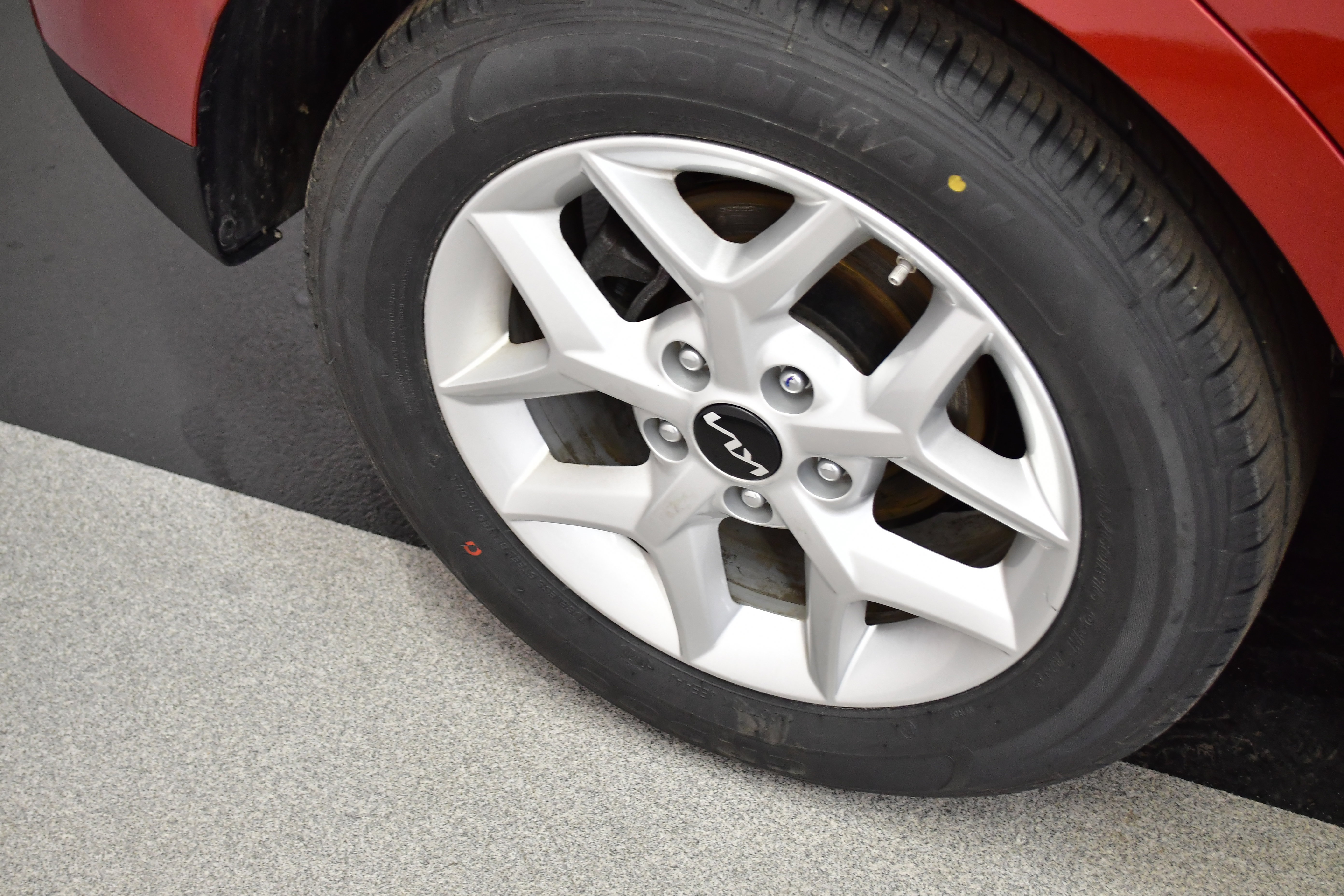 Used 2025 Kia Soul LX w/ LX Technology Package FWD image 34