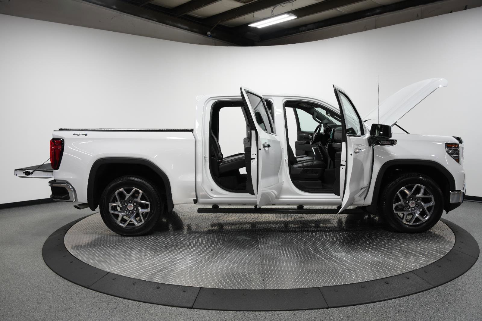 Used 2023 GMC Sierra 1500 SLT image 12