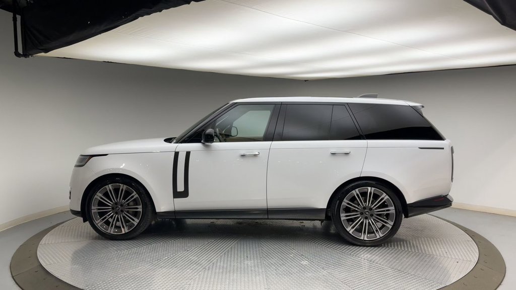 Used 2024 Land Rover Range Rover SE AWD/4WD image 5