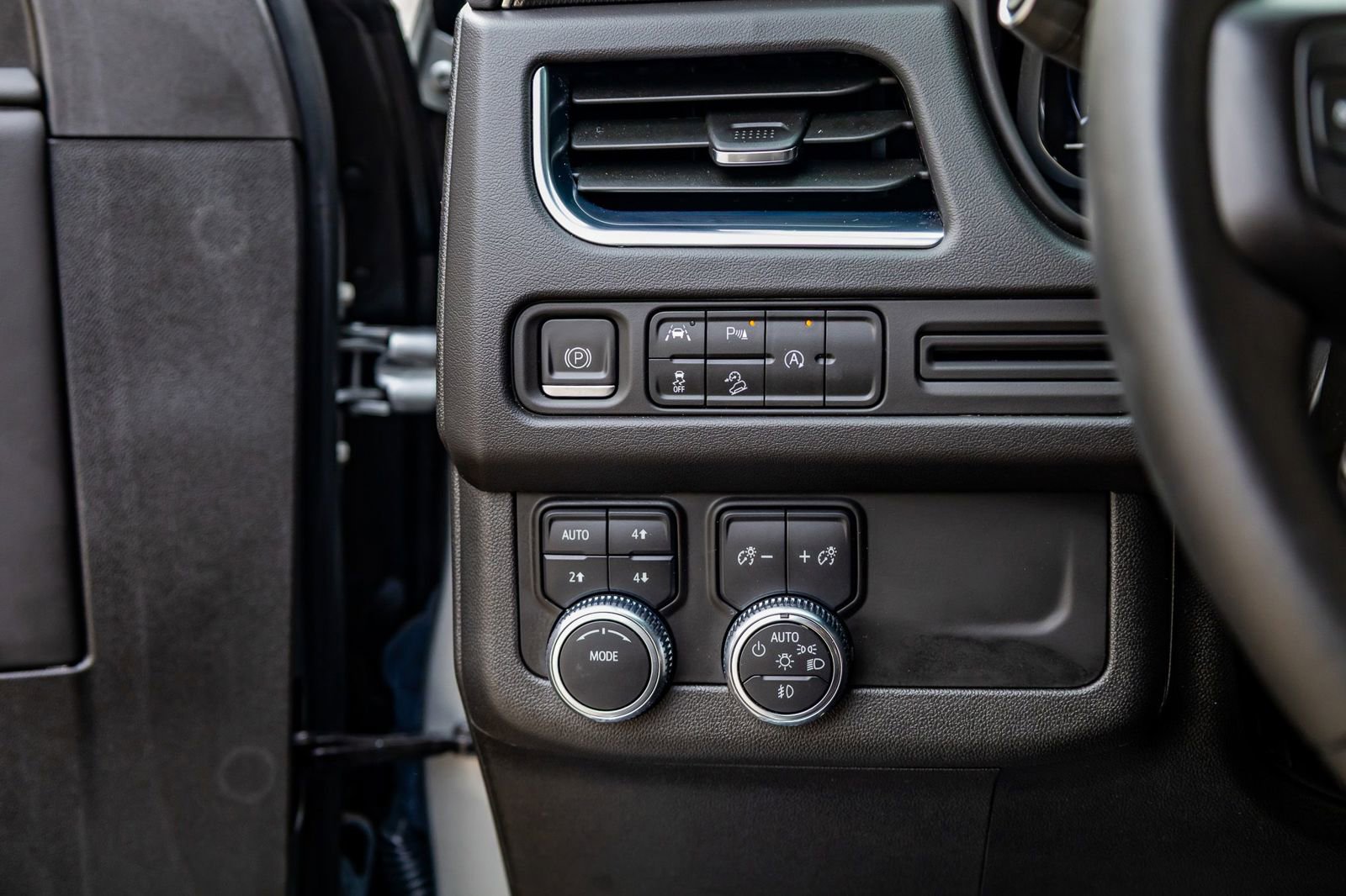 Used 2023 GMC Yukon XL AT4 image 22