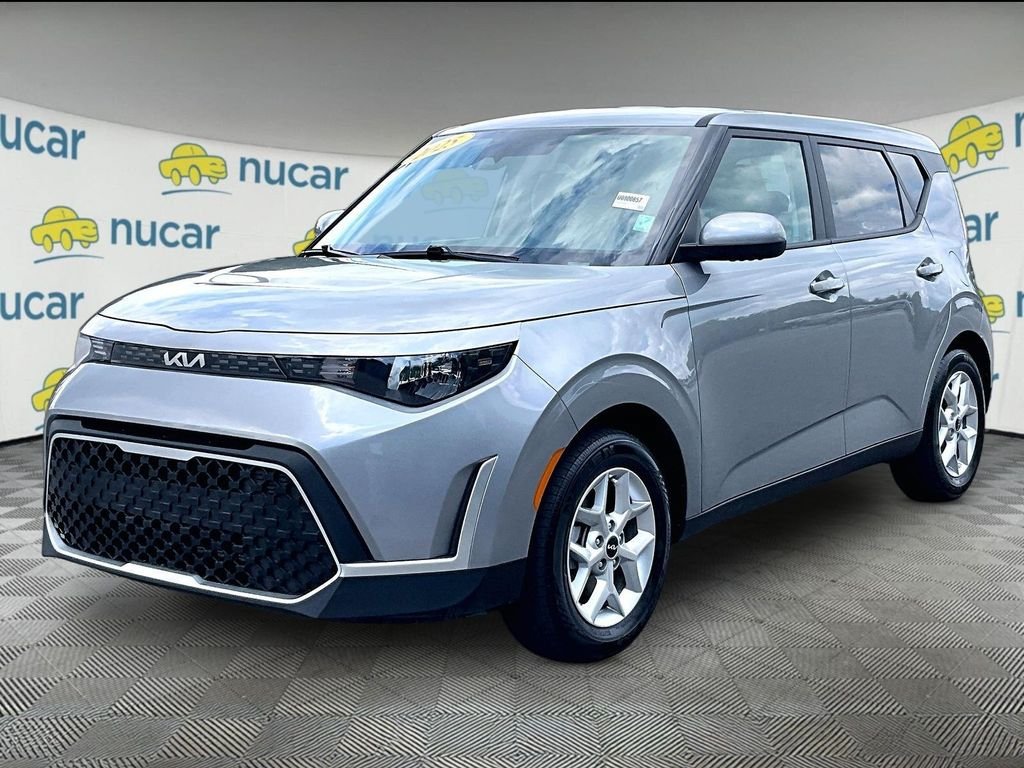 Used 2025 Kia Soul LX w/ LX Technology Package FWD image 3