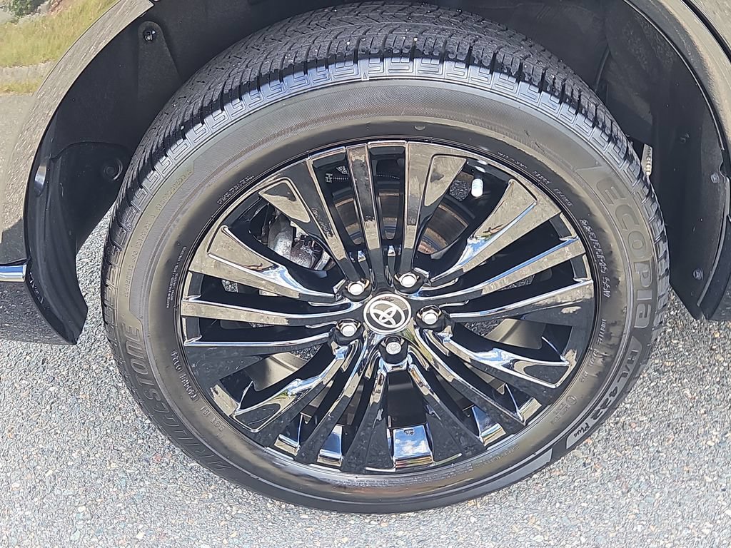 Used 2024 Toyota Venza Nightshade AWD/4WD image 9