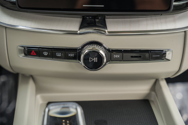 New 2027 Volvo XC60 B5 Ultra AWD/4WD image 25