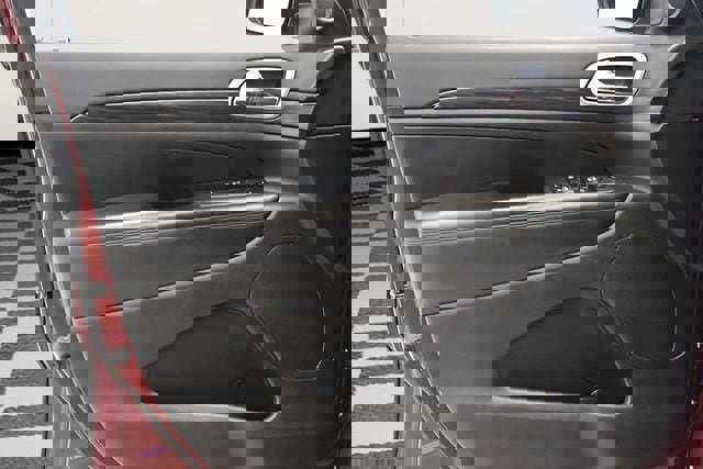 Used 2019 Jeep Grand Cherokee Laredo image 22