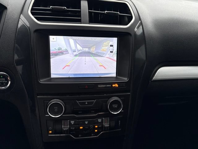 Used 2017 Ford Explorer XLT w/ Equipment Group 201A AWD/4WD image 19