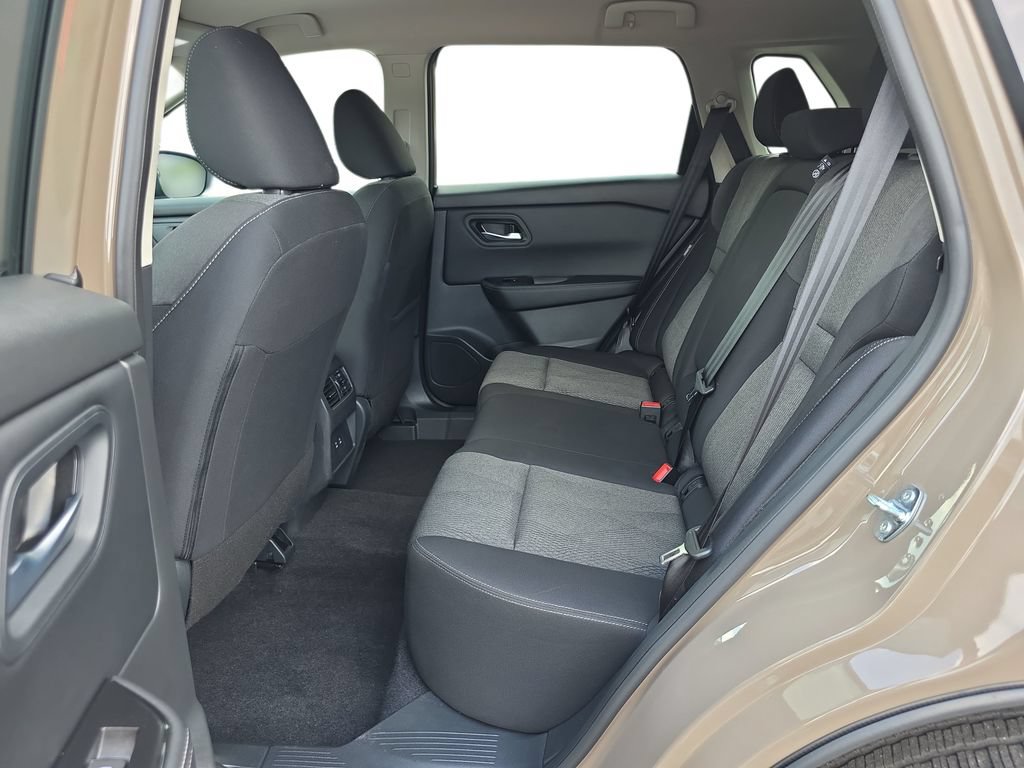 Used 2025 Nissan Rogue SV FWD image 14