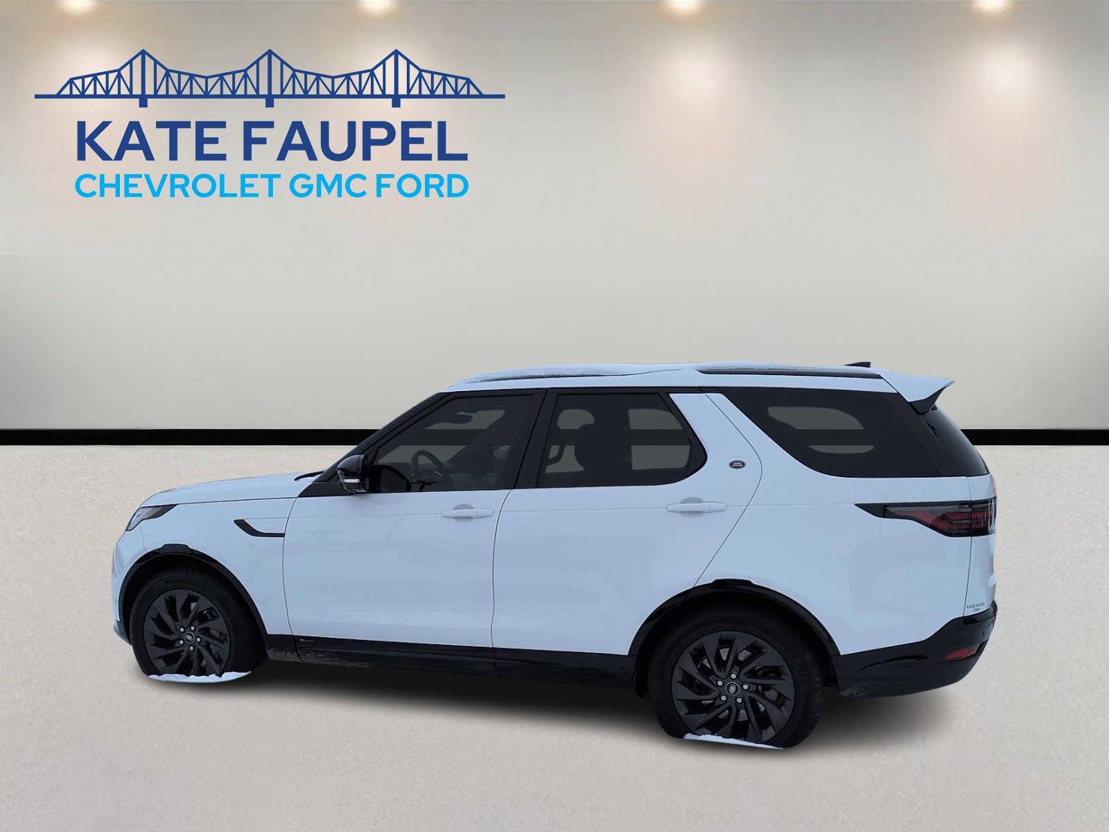 Used 2022 Land Rover Discovery S R-Dynamic image 4